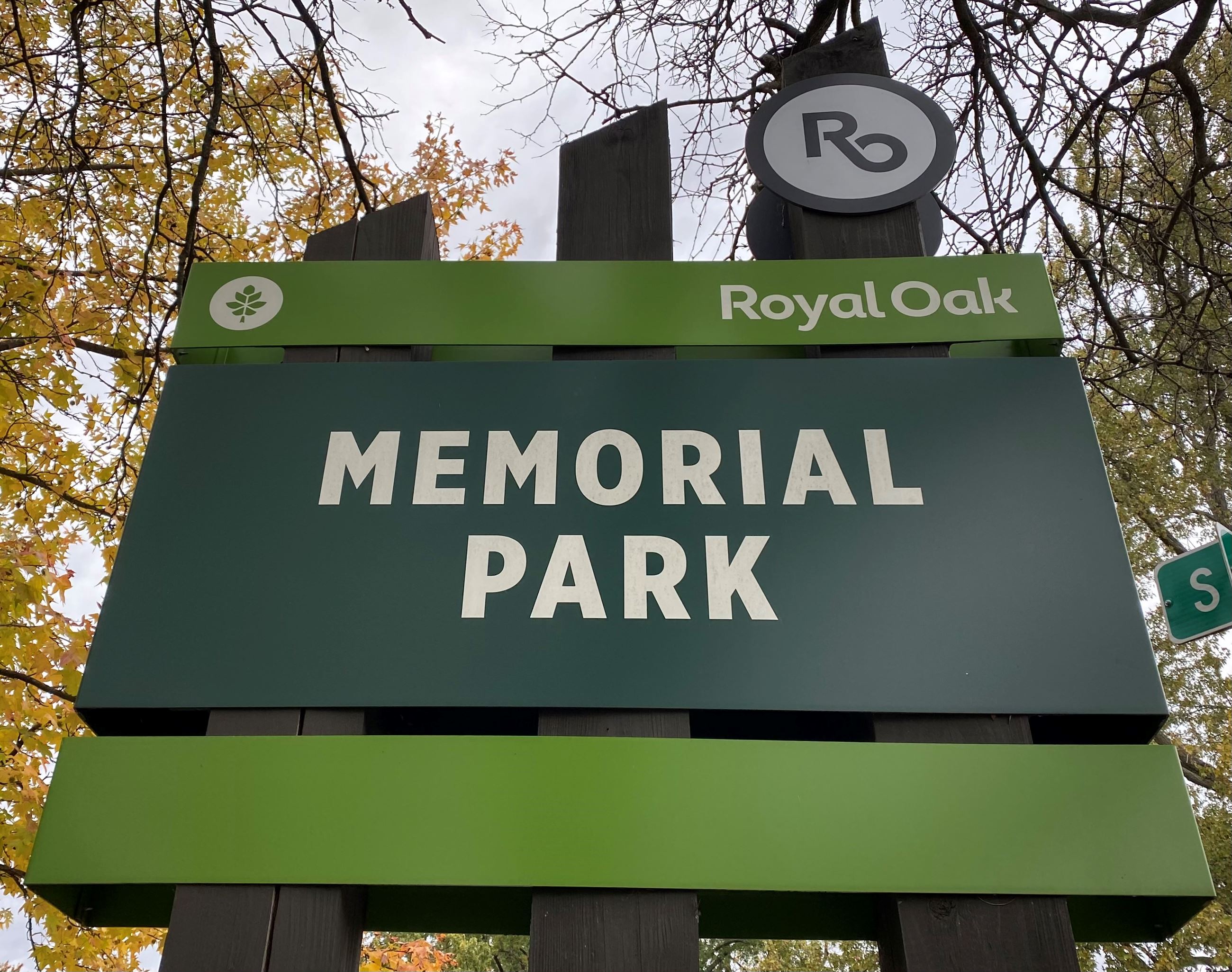 Memorial_Park_Sign
