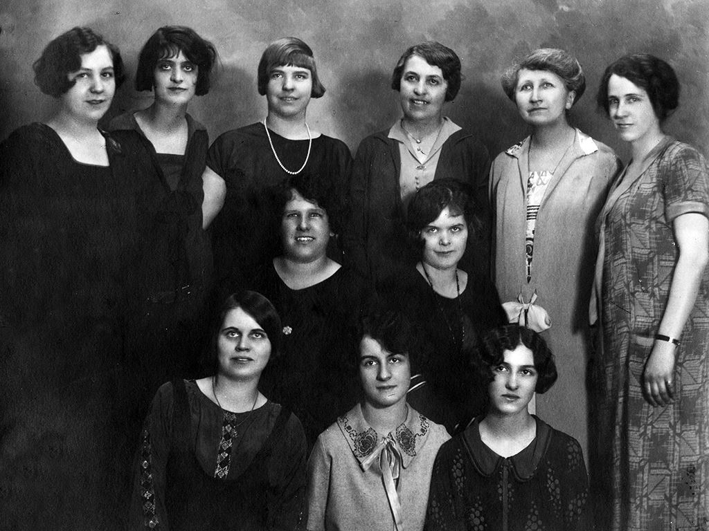 I cleaned this up...these women are gorgeous!